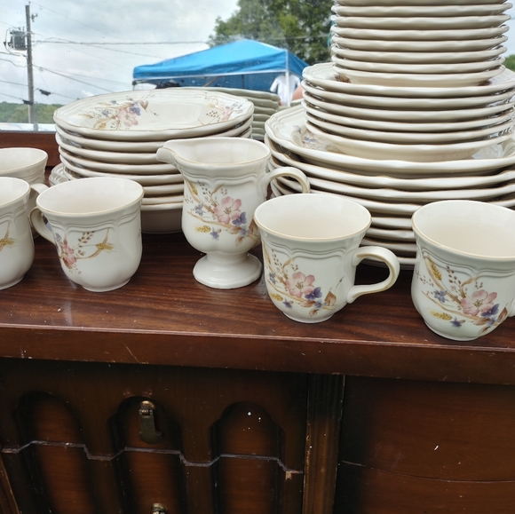 Mikasa dinnerware - Picture 2 of 6